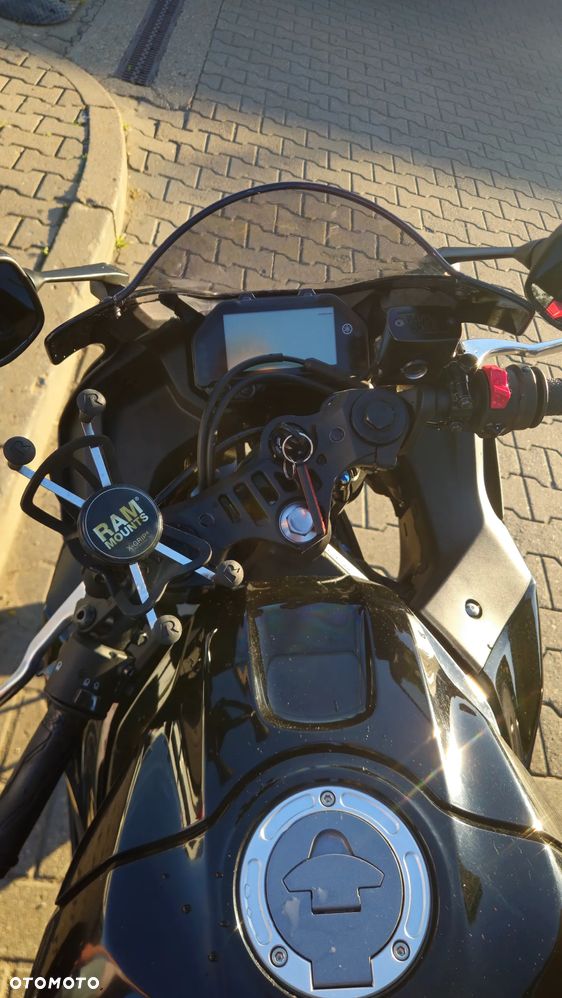 Yamaha R3 - 12