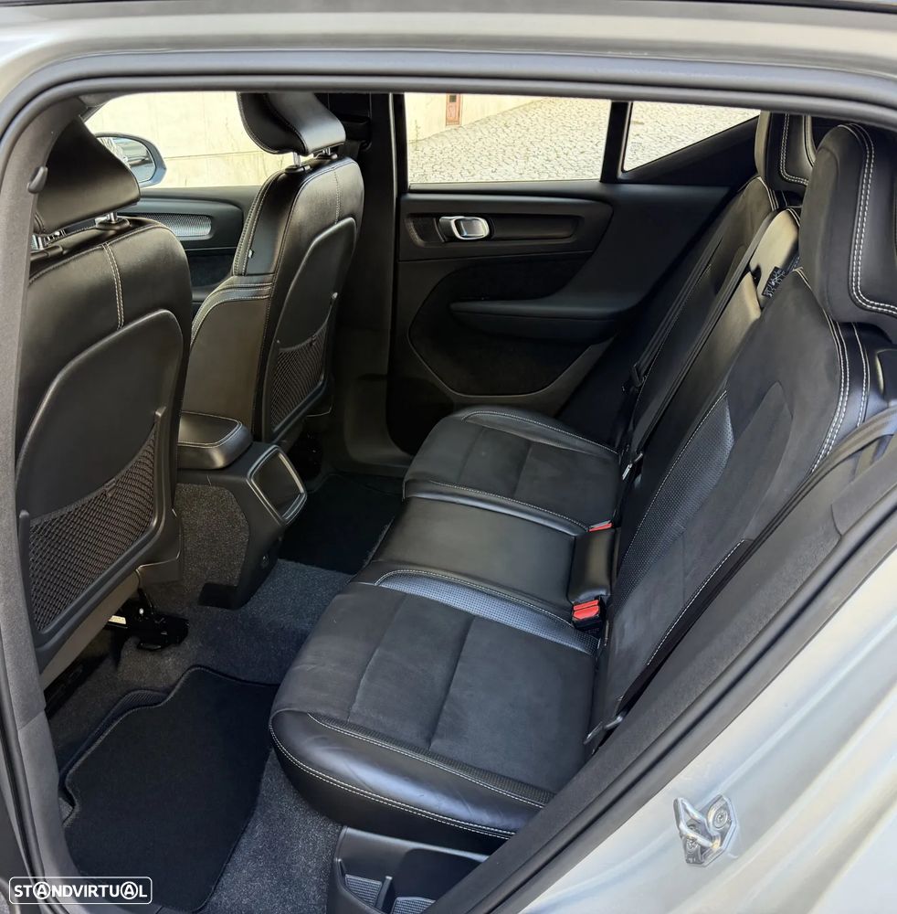 Volvo XC 40 1.5 T3 R-Design Tech Edition - 26