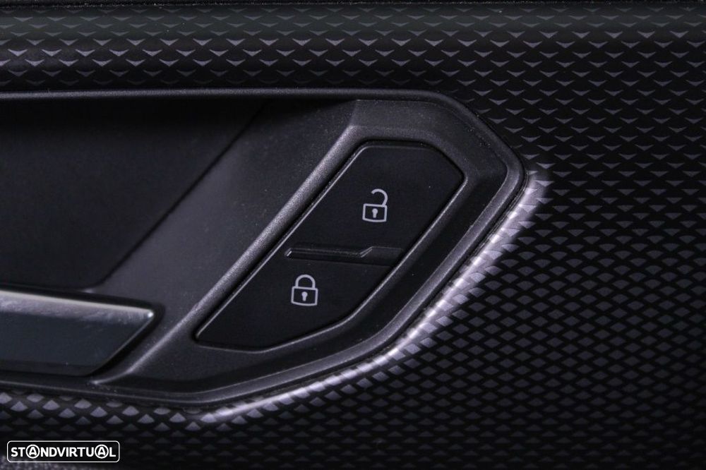 VW T-Cross 1.0 TSI Life - 21