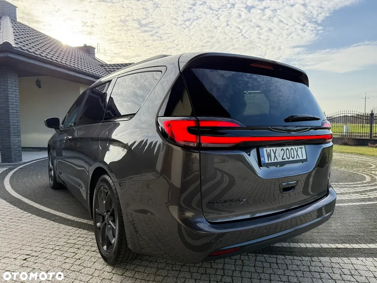 Chrysler Pacifica - 4