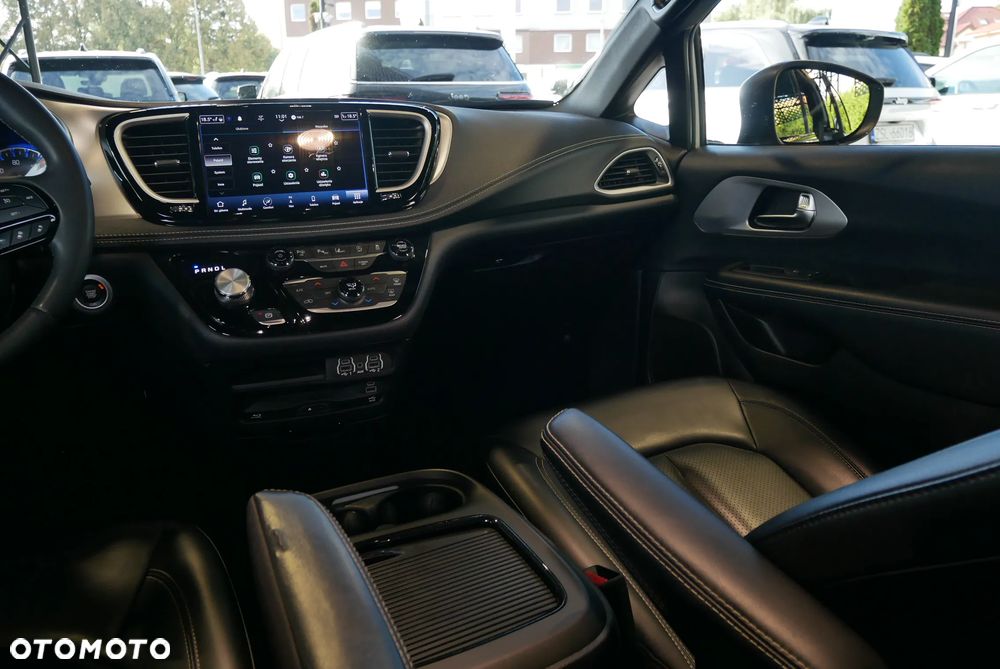 Chrysler Pacifica - 18