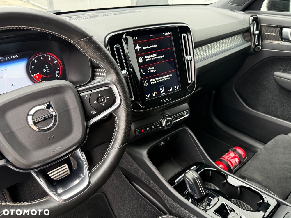 Volvo XC 40 T3 R-Design - 33