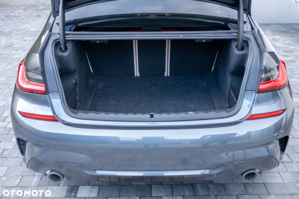 BMW Seria 3 320i xDrive M Sport - 10