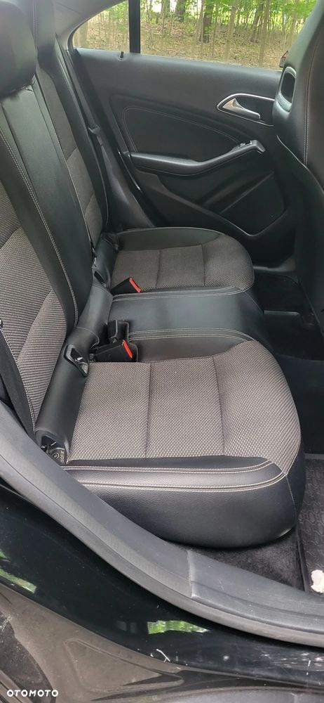 Mercedes-Benz CLA 200 7G-DCT - 9