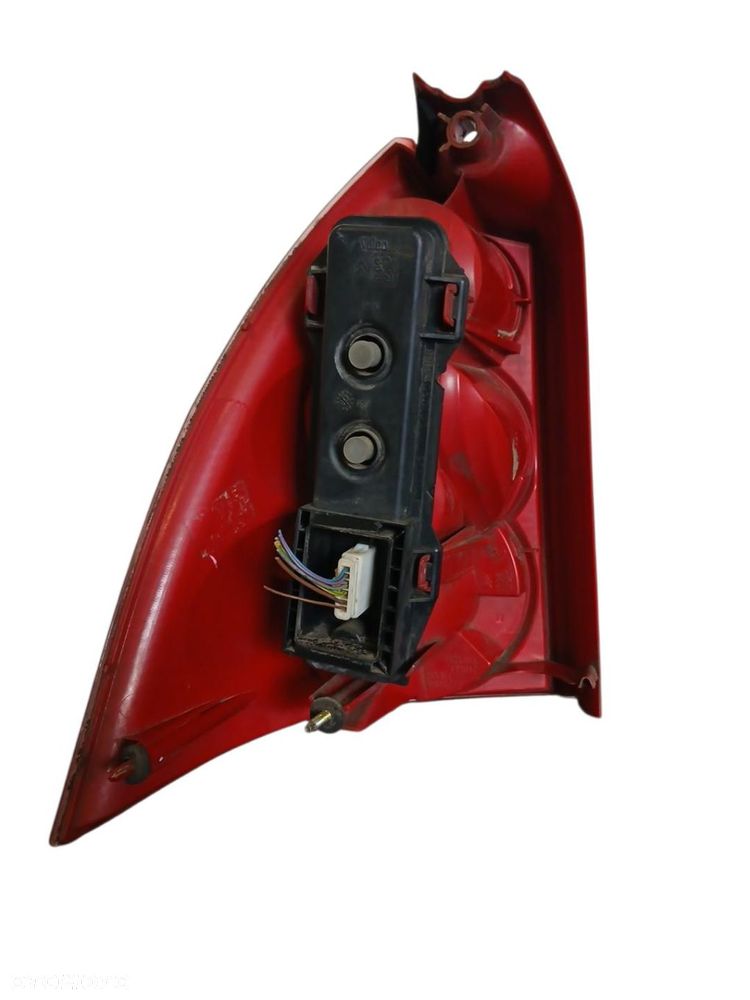 LAMPA TYLNA PRAWA PEUGEOT 307 SW - 2