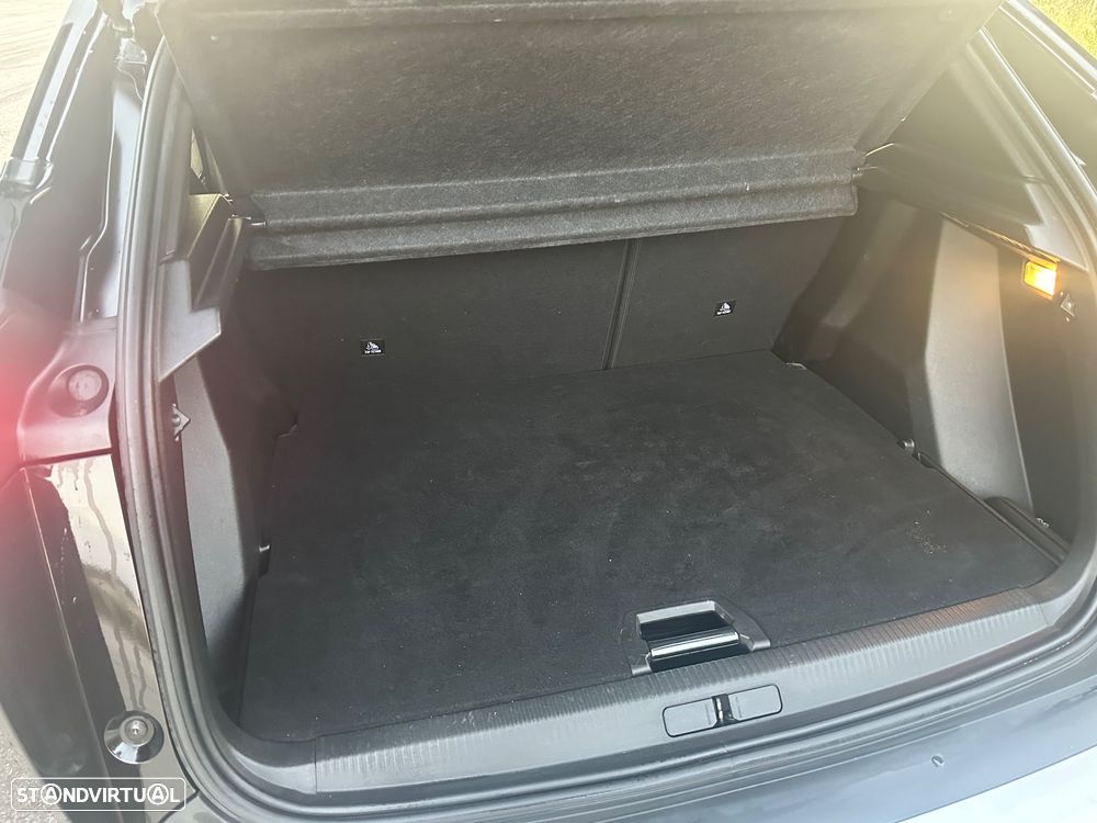 Peugeot e-2008 50 kWh GT - 14