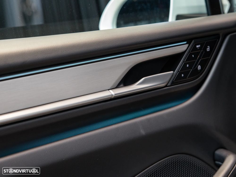 Porsche Macan Electric 4 - 25