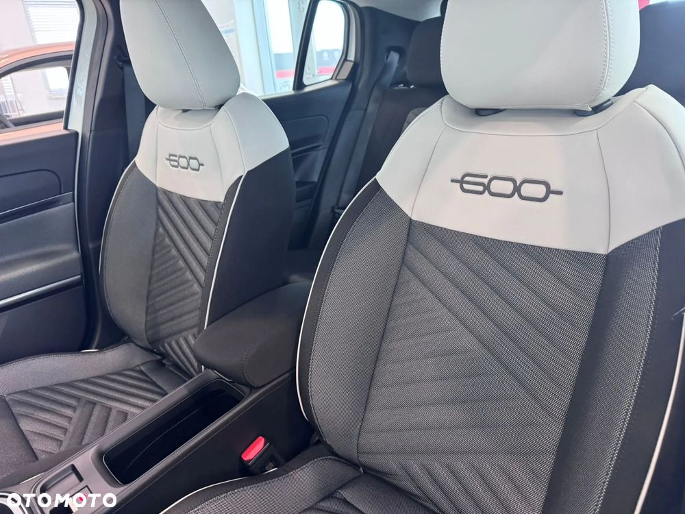 Fiat 600 1.2 Turbo Icon eDCT - 13