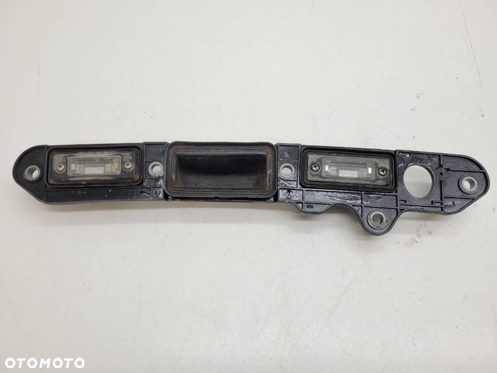 KLAMKA TYLNEJ KLAPY LISTWA LAMPKI VW TOURAN I 1T0827574H - 1