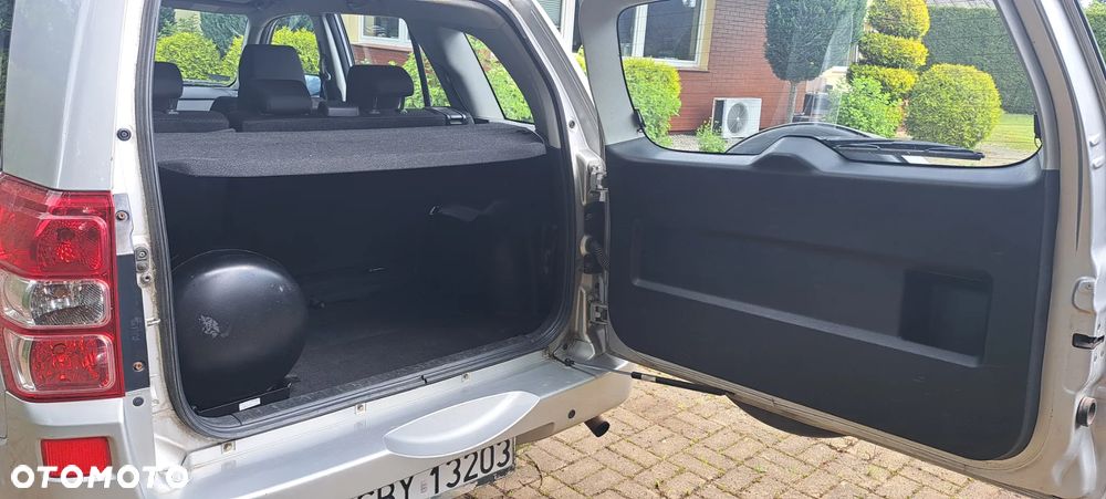Suzuki Grand Vitara 2.0 - 10