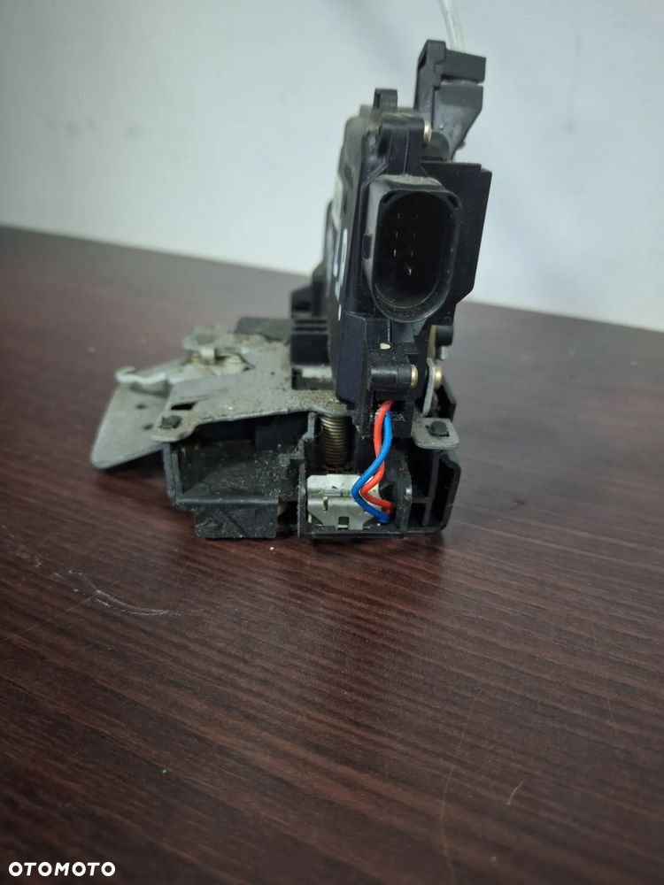 AUDI A2 zamek drzwi prawy przód HB 5D 8Z1837016E 7 PIN EUROPA     (111/4)    (111/3) - 2