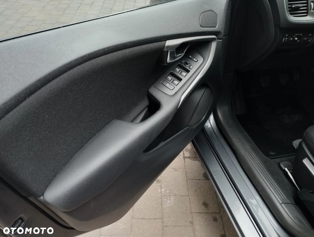 Volvo V40 D2 - 9