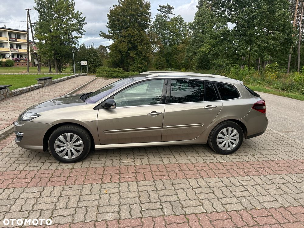 Renault Laguna 2011 photo 2