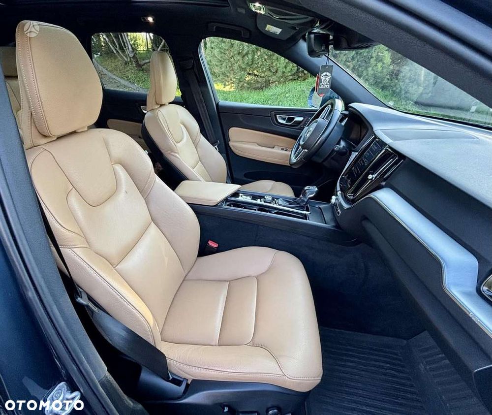 Volvo XC 60 T5 AWD Momentum - 9