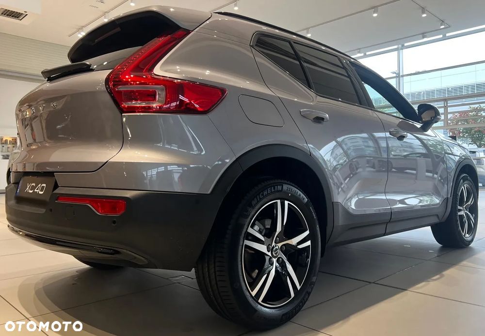 Volvo XC 40 B4 B AWD DKG Plus Dark - 2