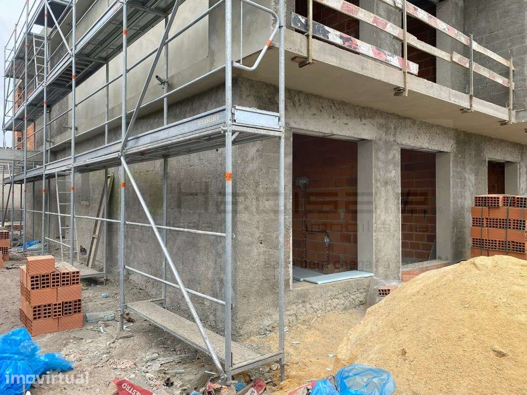 Moradia geminada com piscina e garagem - Grande imagem: 3/10