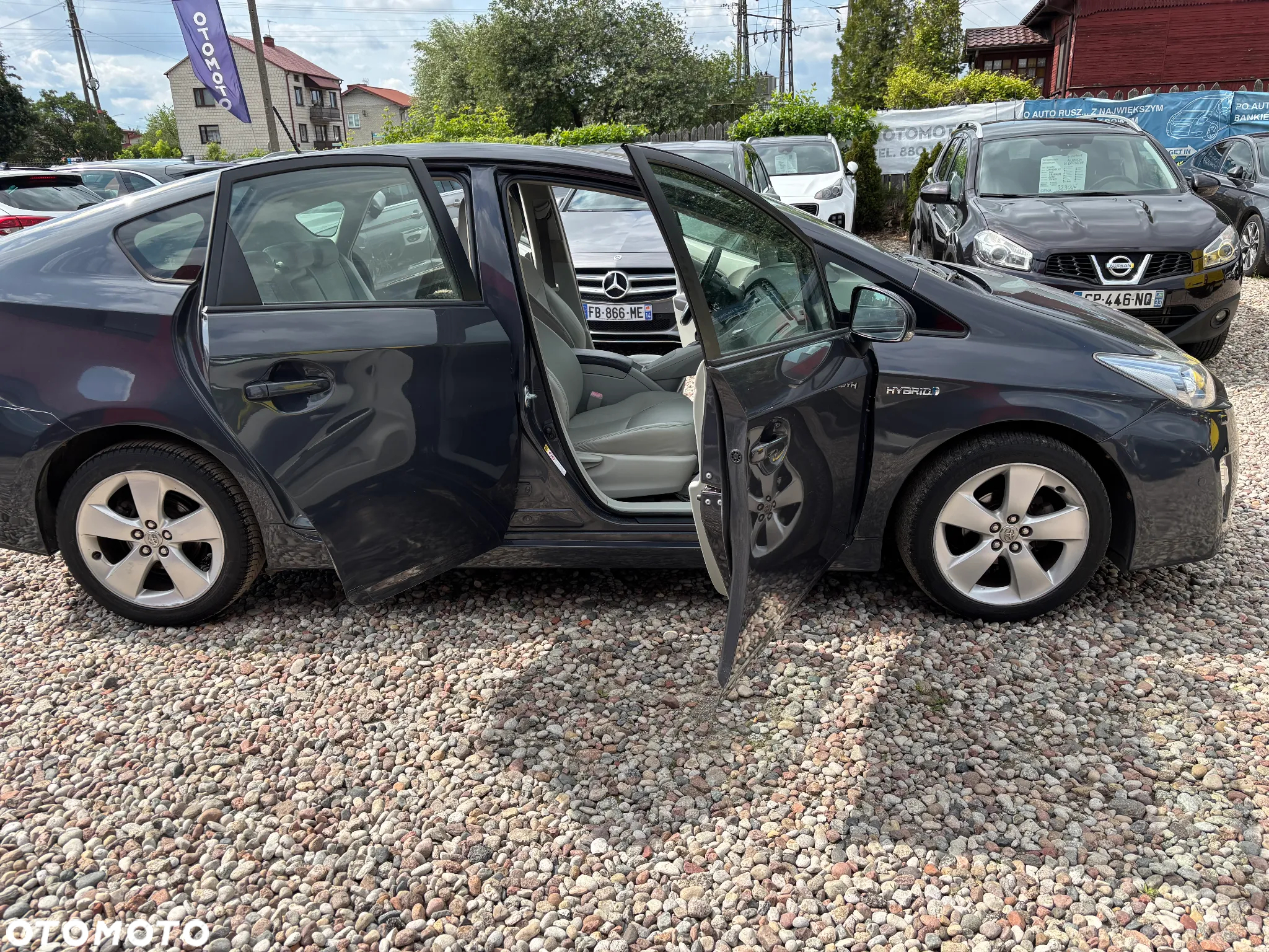 Toyota Prius (Hybrid) Executive - 26