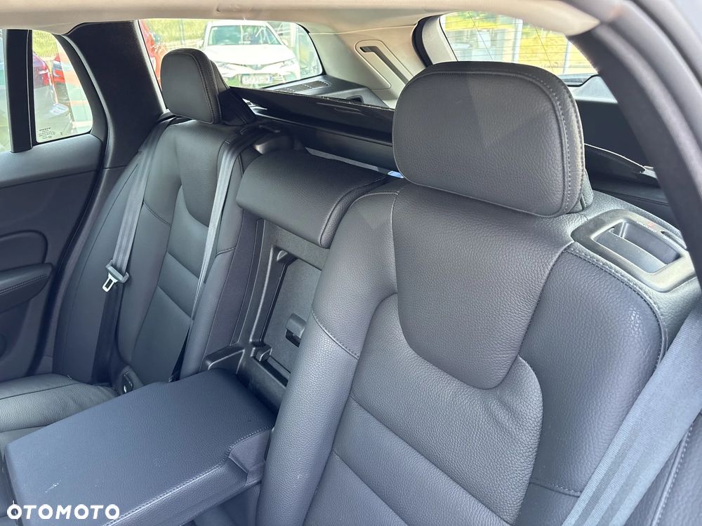 Volvo V60 B5 B AWD Plus Dark - 18