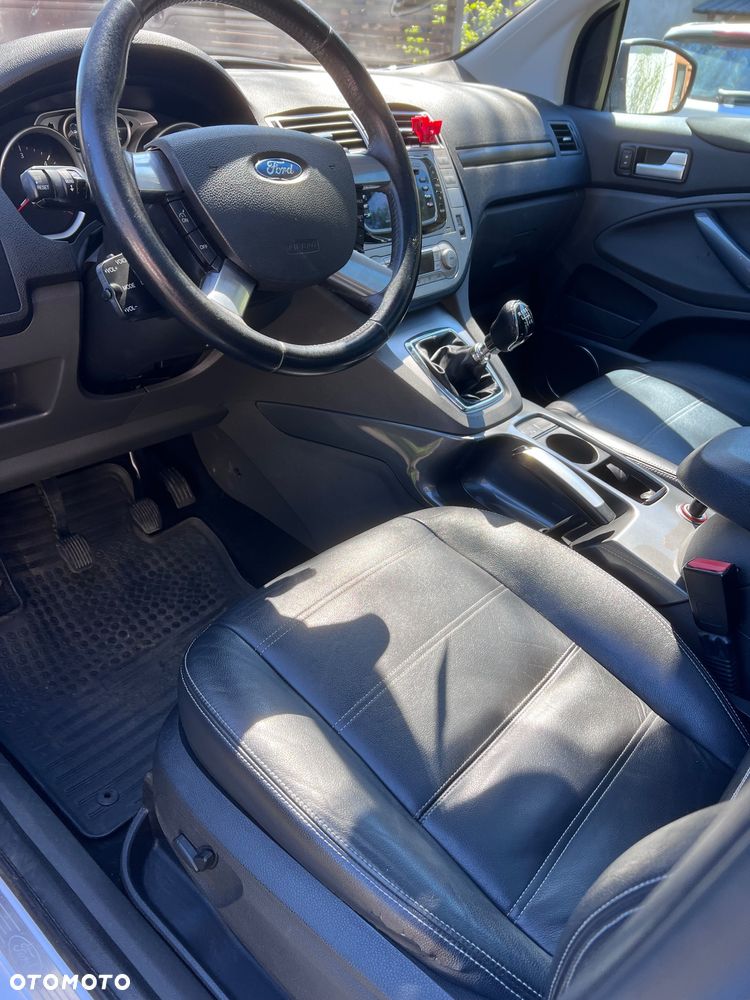 Ford Kuga - 9