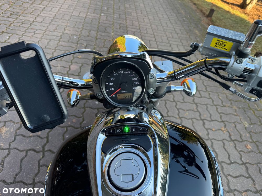 Suzuki Intruder - 18