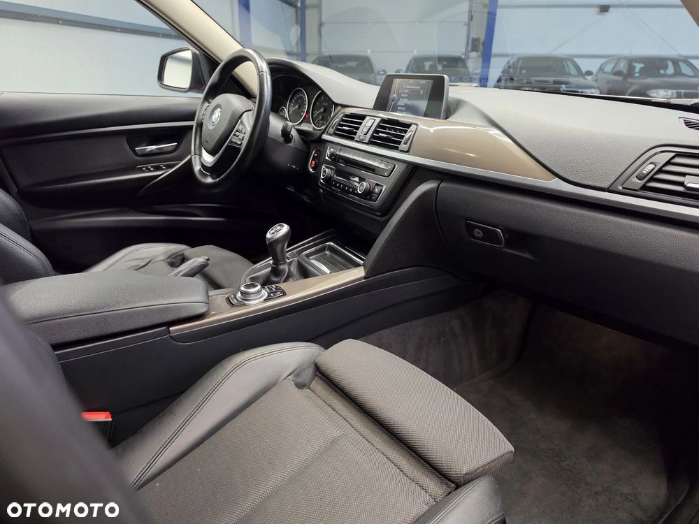 BMW Seria 3 318d Modern Line - 33