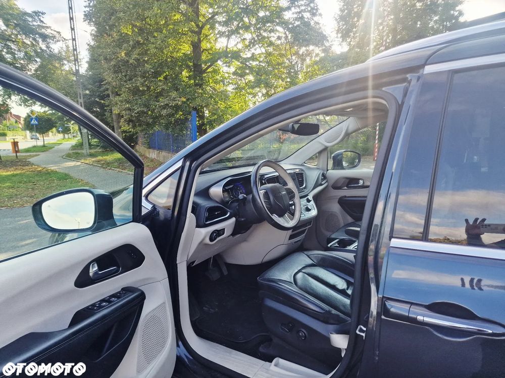 Chrysler Pacifica - 14