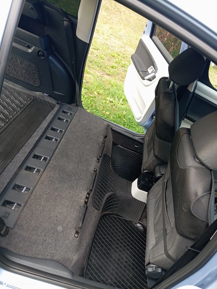 Skoda Roomster 1.6 16V Scout PLUS EDITION - 30