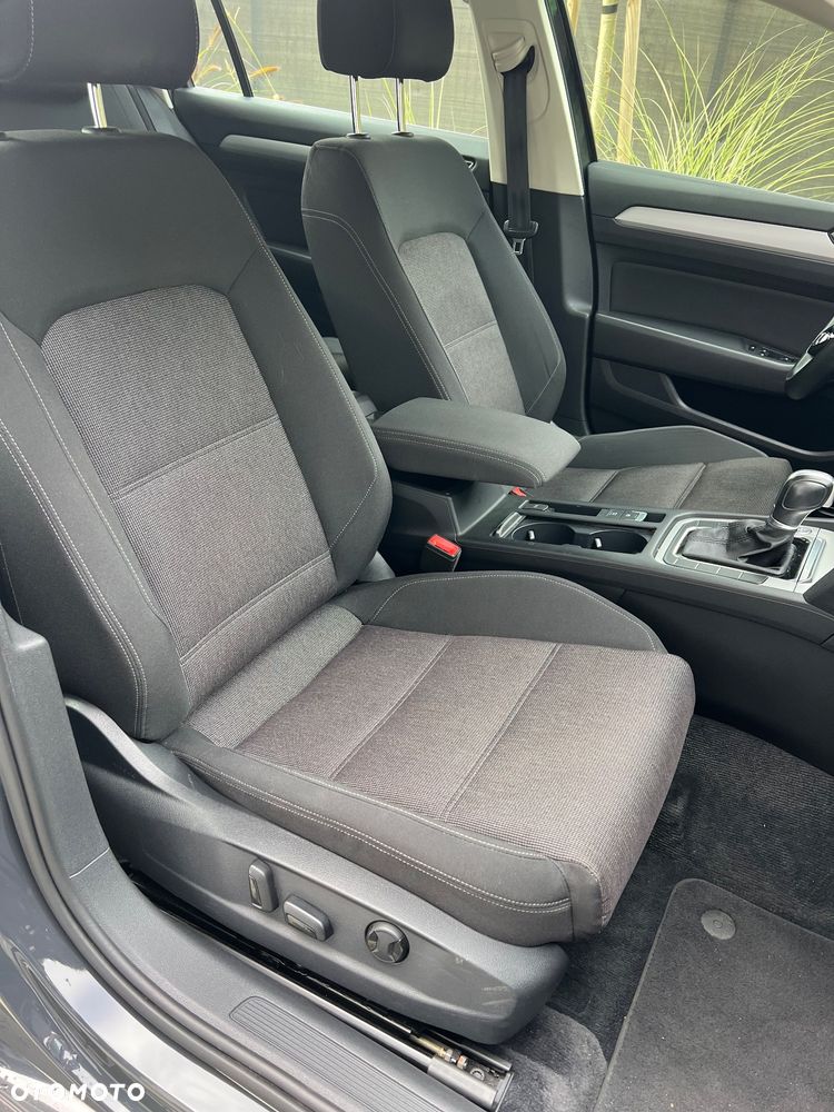 Volkswagen Passat - 36
