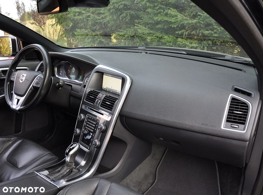 Volvo XC 60 D5 AWD RDesign - 24