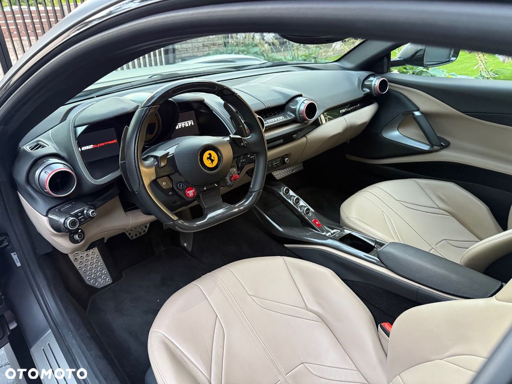 Ferrari 812 Superfast - 12