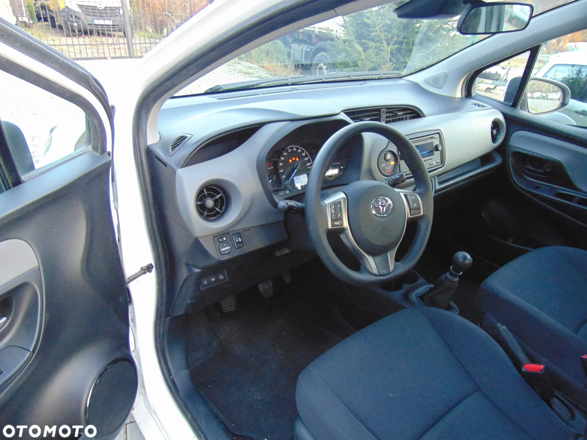 Toyota Yaris 1.5 Premium - 11