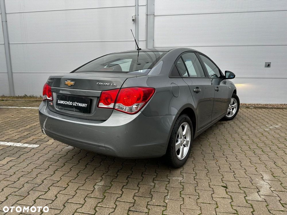 Chevrolet Cruze 1.6 LS - 3