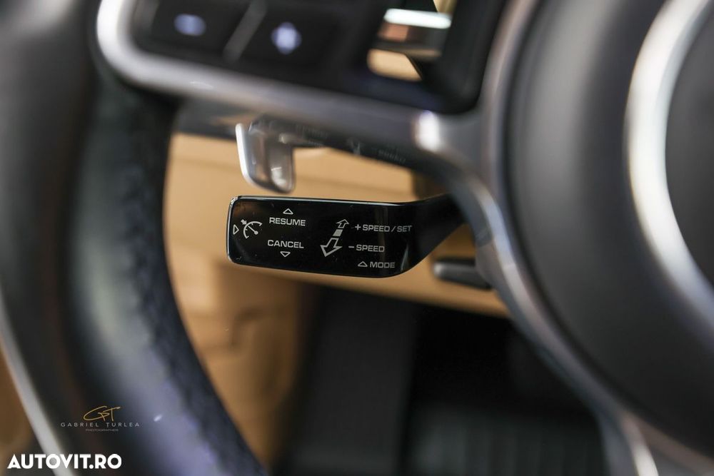 Porsche Cayenne - 21