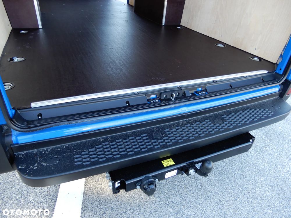 Iveco Daily 35S18 3.0 HPI 180 KM POWER Furgon Blaszak XXL 4.70 CM MAXI LONG Wysokość H2 1900 mm WZMACNIANE ZAWIESZENIE 968 Kg Ładowność HAK 3500 Kg Rozstaw Osi 4100 mm DMC 3500 Kg, WZMACNIANY Stan NOWY NIE UŻYWANY OKAZJA DOSTEPNY I GOTOWY - 18