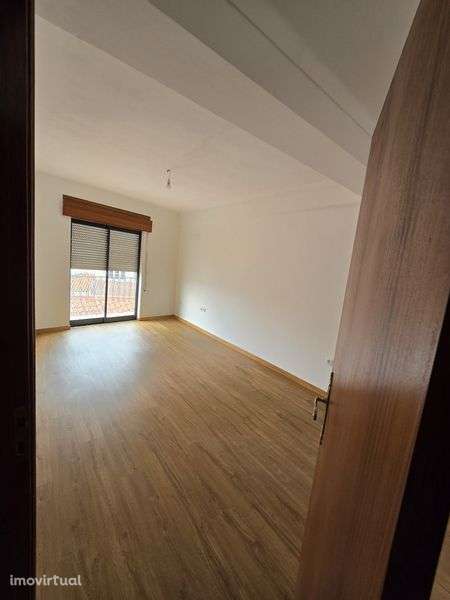 Alugo apartamento t2 - oliveira do Hospital - Grande imagem: 3/9