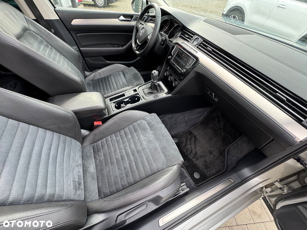 Volkswagen Passat Variant 2.0 TDI (BlueMotion Technology) Highline - 14