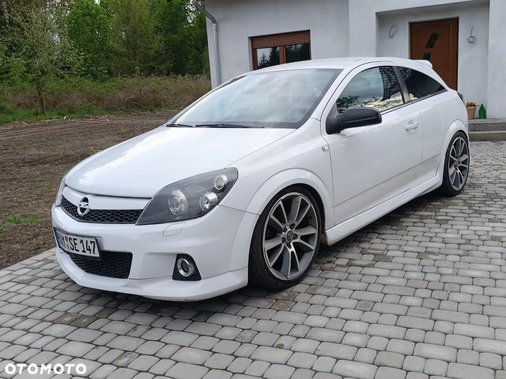 Opel Astra OPC Nürburgring Edition - 1