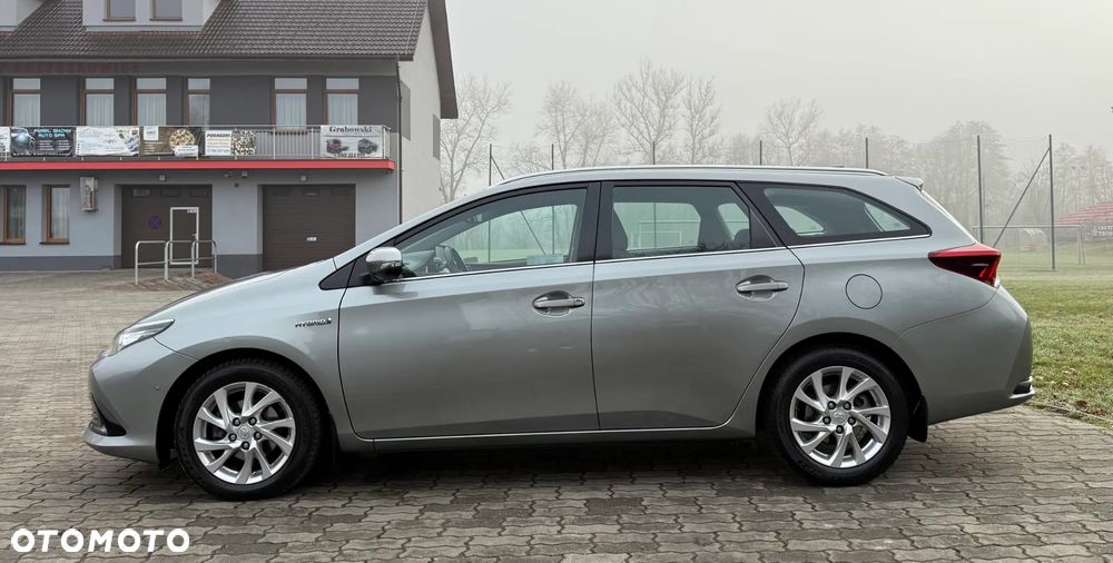 Toyota Auris Hybrid 135 Premium - 6