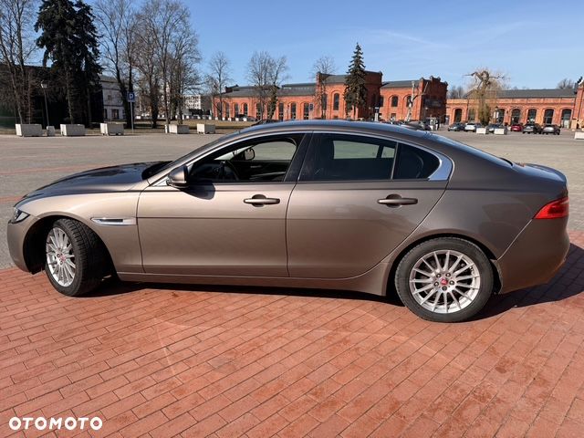 Jaguar XE 2.0 D Pure - 10