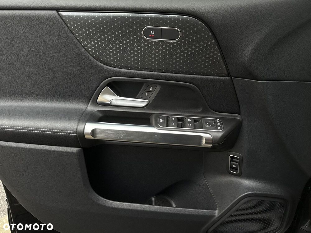 Mercedes-Benz GLB - 21
