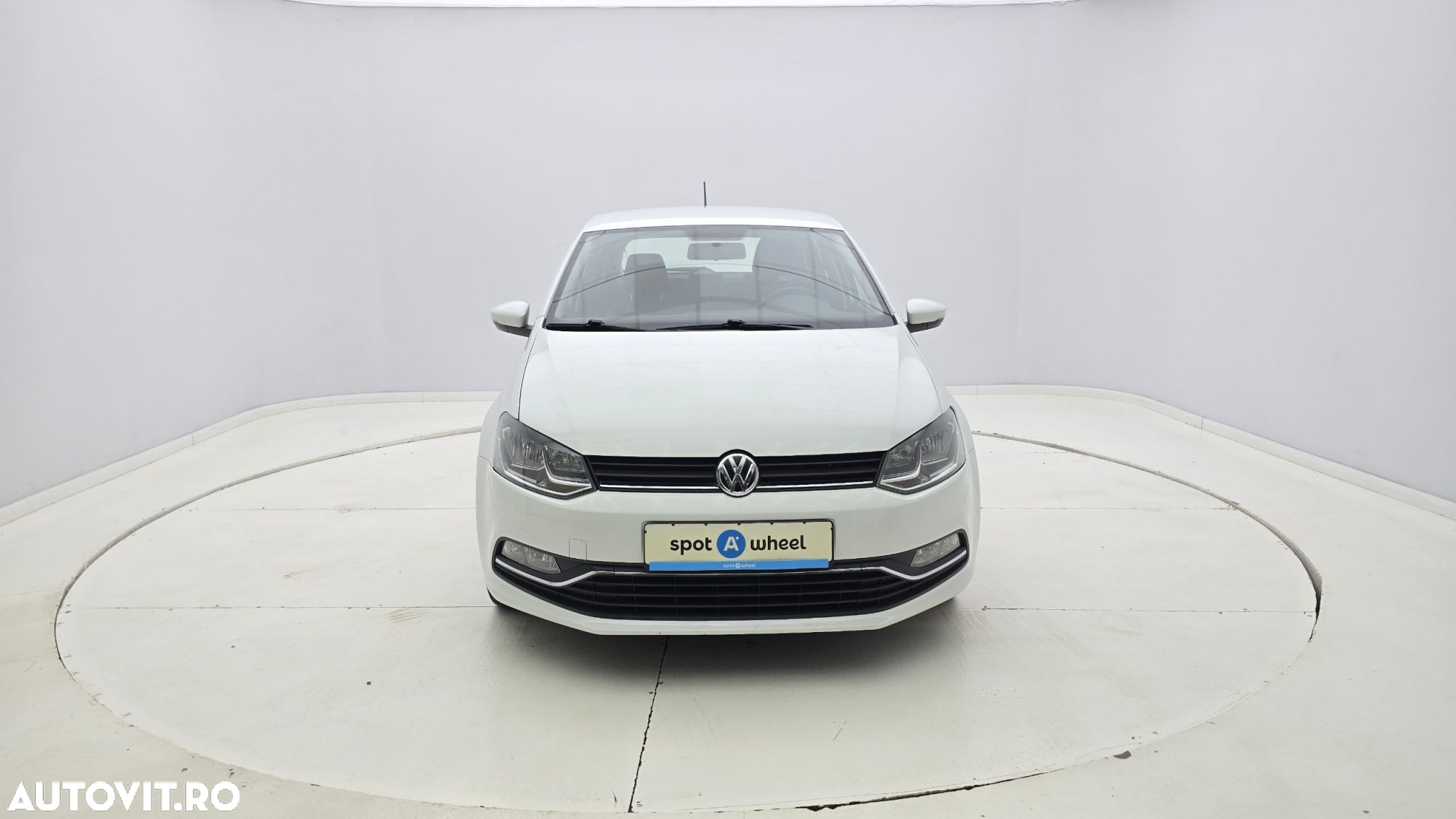 Volkswagen Polo - 2