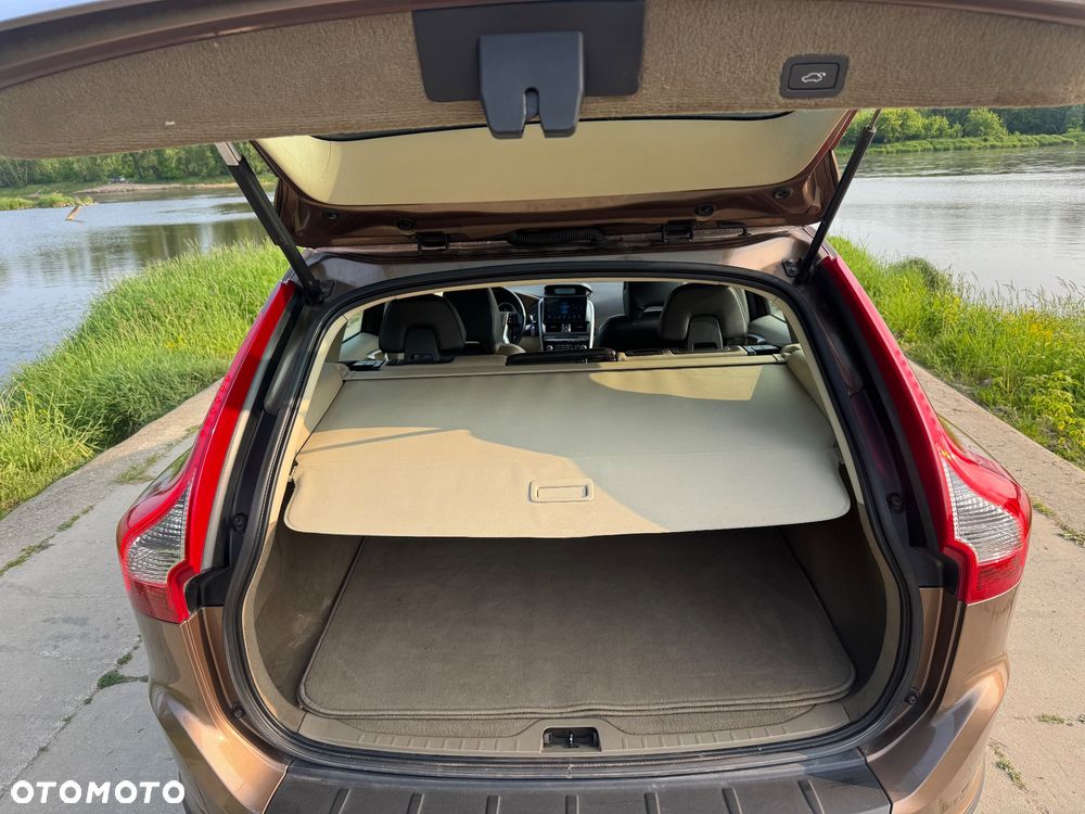 Volvo XC 60 2.4D AWD Momentum - 6