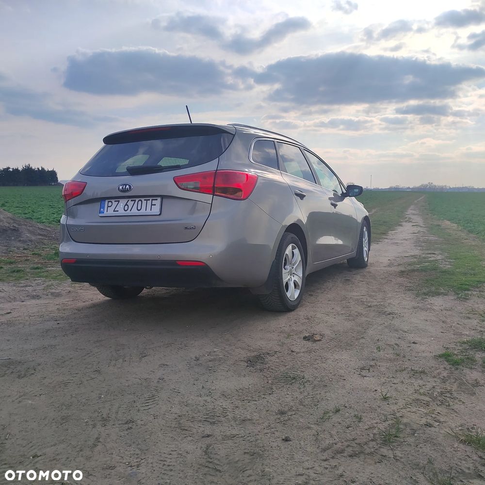 Kia Ceed 1.6 CRDi 128 ISG Platinum Edition - 6