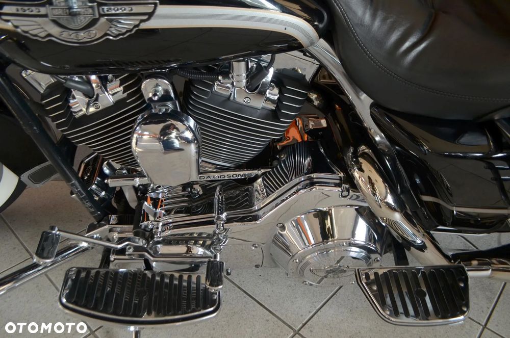 Harley-Davidson FLHT Electra Glide Standard - 32