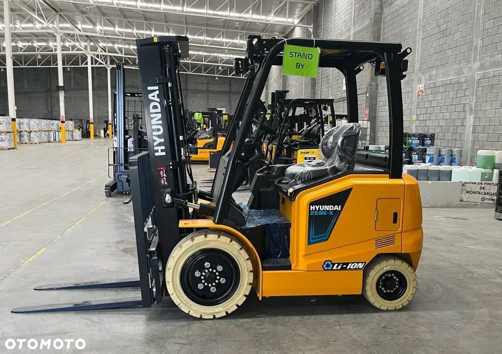 Hyundai 25 BE-X - 9