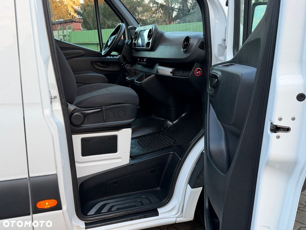 Mercedes-Benz Sprinter Tourer Standard HA CREW - 18
