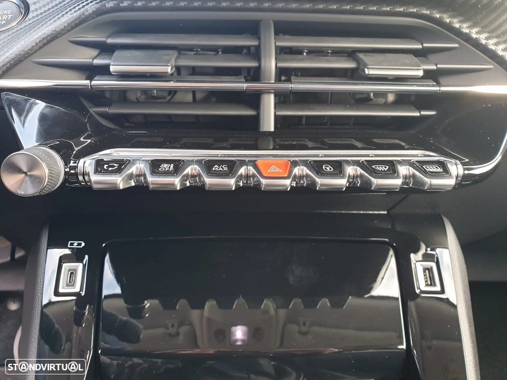 Peugeot 2008 1.2 PureTech Allure - 12