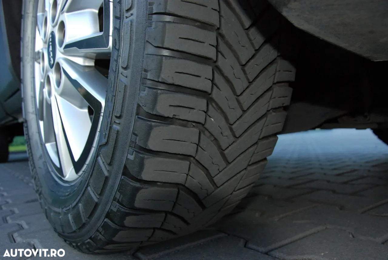 Iveco DAILY 35-180 / TABLĂ / 2022 / HI-MATIC / Opțiune completă / NEGRU METALIC / IMPORTAT / CONTRACT DE SERVICE POST-SERVICE - 16