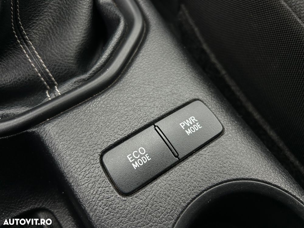 Toyota Hilux 2.4D 150CP 4x4 Double Cab 6MT Style - 34