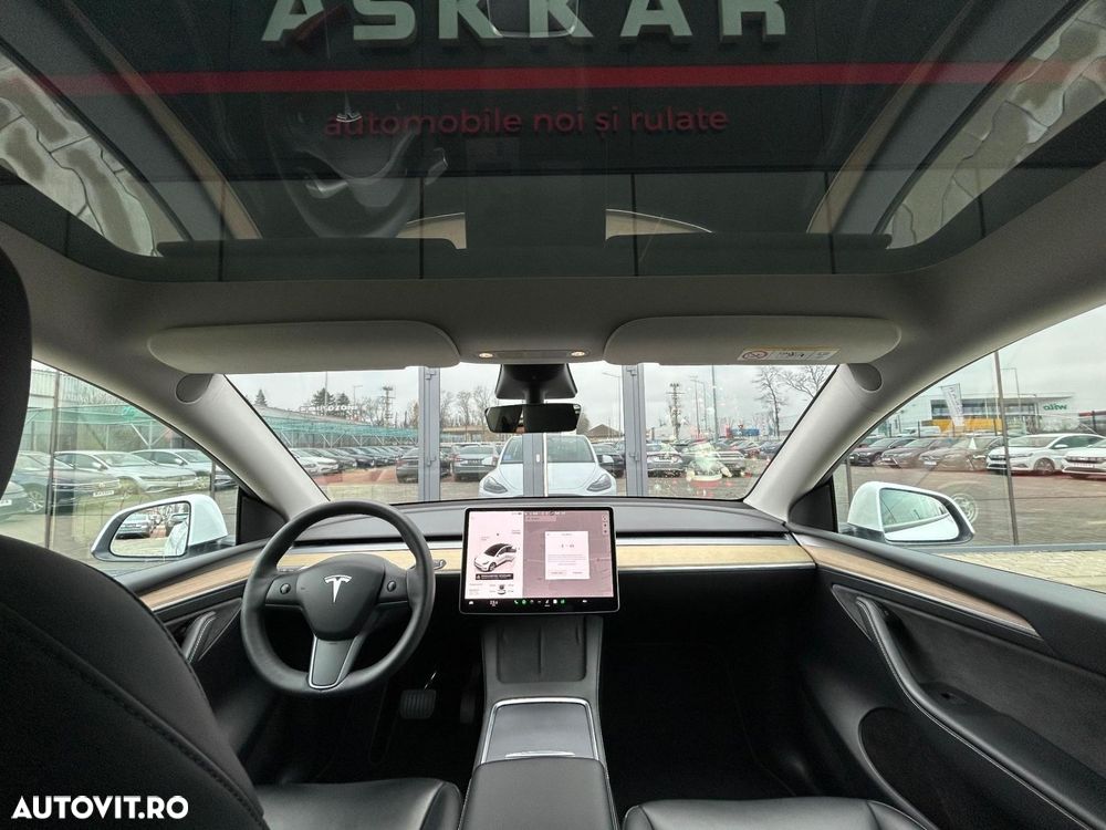 Tesla Model Y Long Range Dual Motor AWD - 12